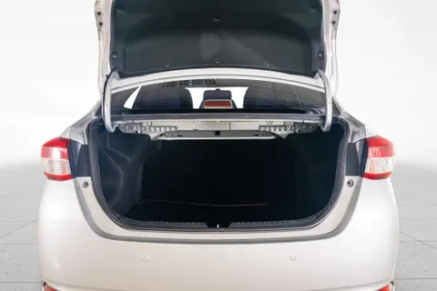 Toyota Yaris Sedan 1.5L SE 2020