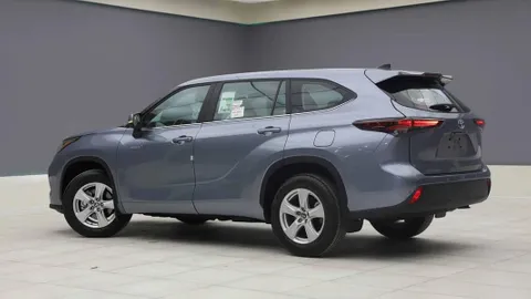 Discover undefined undefined Exterior Interior Images.Find all aspects and details of cars.