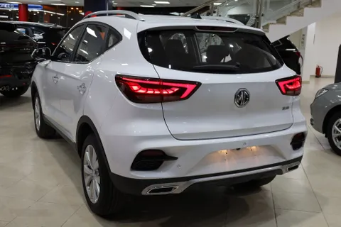 Discover undefined undefined Exterior Interior Images.Find all aspects and details of cars.