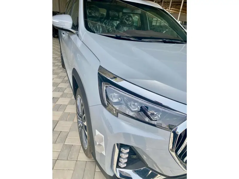 Discover undefined undefined Exterior Interior Images.Find all aspects and details of cars.