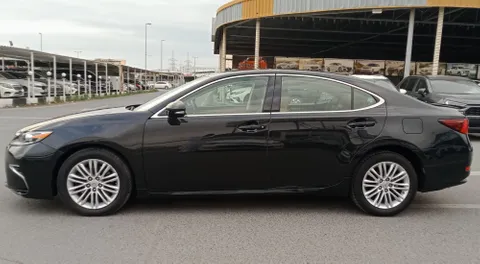 Lexus ES 350 4 door 3.5L 2017
