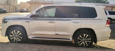Discover undefined undefined Exterior Interior Images.Find all aspects and details of cars.