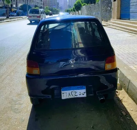 استكشف undefined undefined الصور الخارجية والداخلية. اكتشف جميع جوانب وتفاصيل السيارات.
