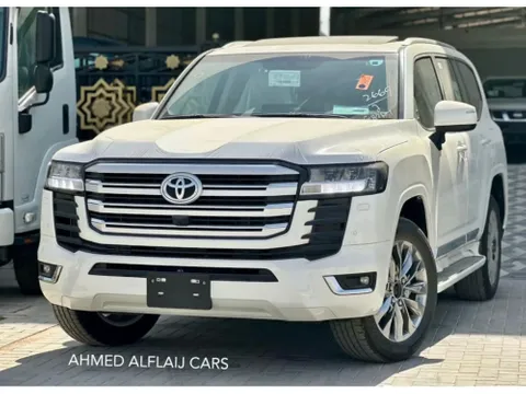 Discover undefined undefined Exterior Interior Images.Find all aspects and details of cars.