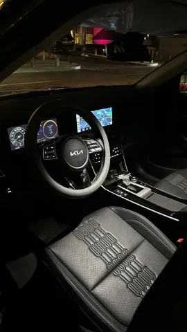 Discover undefined undefined Exterior Interior Images.Find all aspects and details of cars.