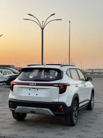 Discover undefined undefined Exterior Interior Images.Find all aspects and details of cars.