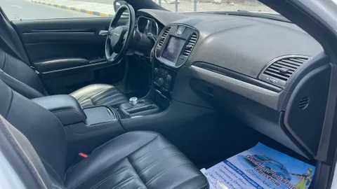 Chrysler 300 2021