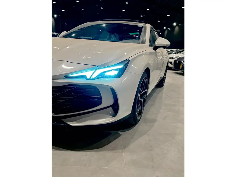 Discover undefined undefined Exterior Interior Images.Find all aspects and details of cars.
