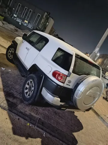 استكشف undefined undefined الصور الخارجية والداخلية. اكتشف جميع جوانب وتفاصيل السيارات.