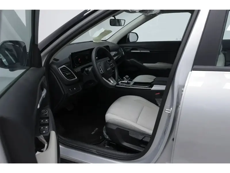 Discover undefined undefined Exterior Interior Images.Find all aspects and details of cars.