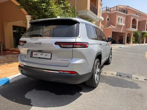 jeep cherokee image Jeep Cherokee 3.7 Limited 2022