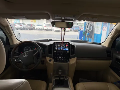 Toyota Land Cruiser GXR V6 Capsule 2016
