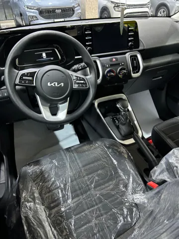 Discover undefined undefined Exterior Interior Images.Find all aspects and details of cars.