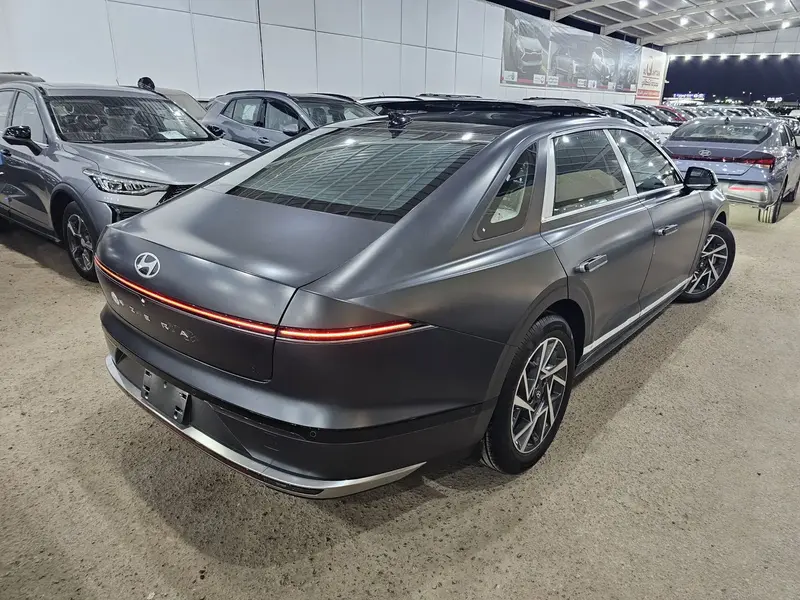 Discover undefined undefined Exterior Interior Images.Find all aspects and details of cars.