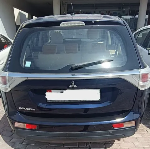 Mitsubishi Outlander 2.4L PHEV (S-AWD) Topline 2014
