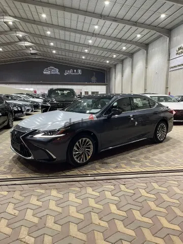 Discover undefined undefined Exterior Interior Images.Find all aspects and details of cars.