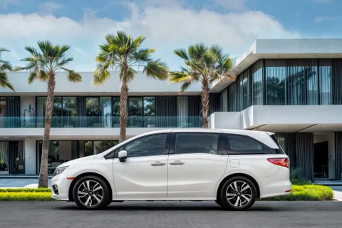 Discover undefined undefined Exterior Interior Images.Find all aspects and details of cars.