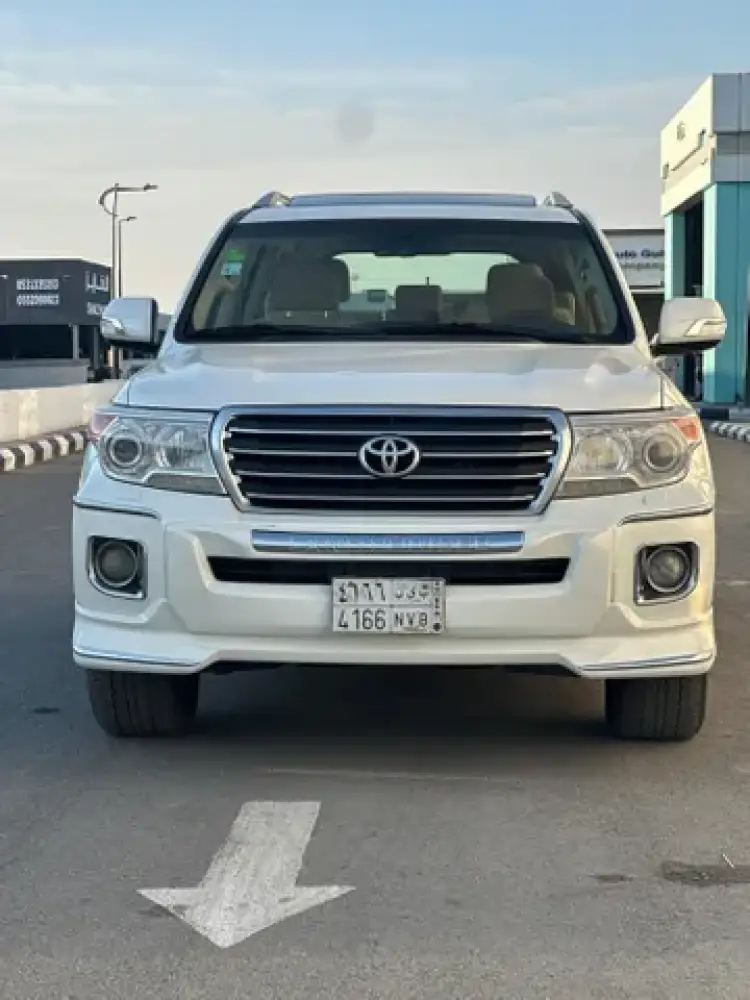 toyota toyota-land-cruiser image Toyota Land Cruiser 2013