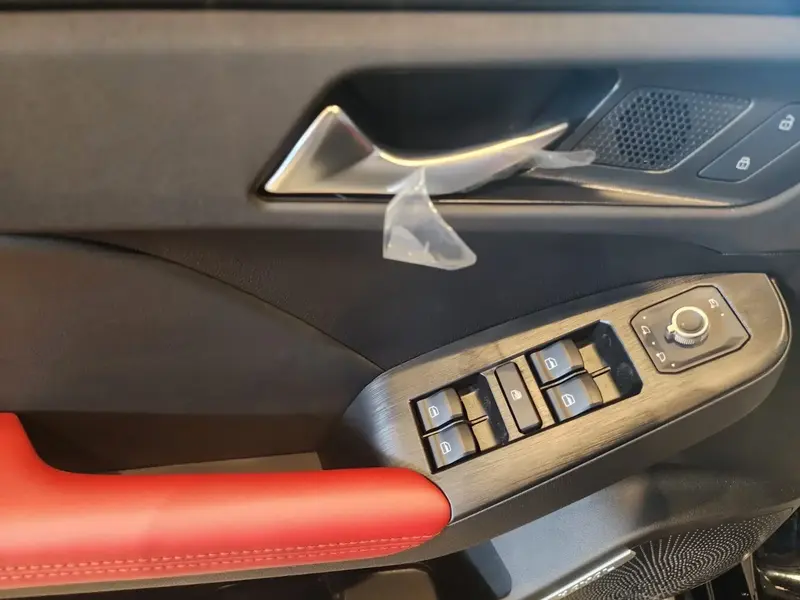 Discover undefined undefined Exterior Interior Images.Find all aspects and details of cars.