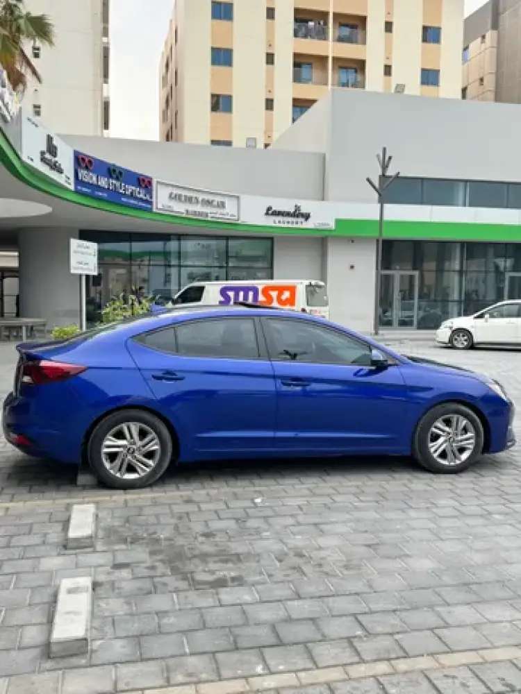 hyundai hyundai-elantra image Hyundai Elantra 2.0L Top 2020