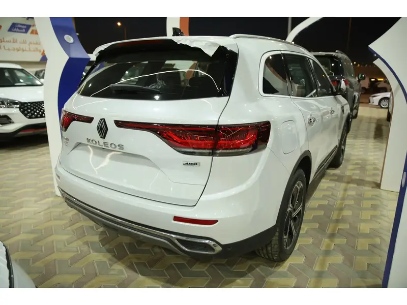 Discover undefined undefined Exterior Interior Images.Find all aspects and details of cars.
