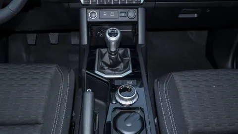 Discover undefined undefined Exterior Interior Images.Find all aspects and details of cars.