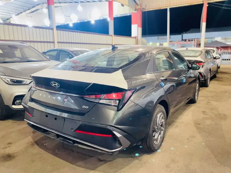 Hyundai Elantra 2025