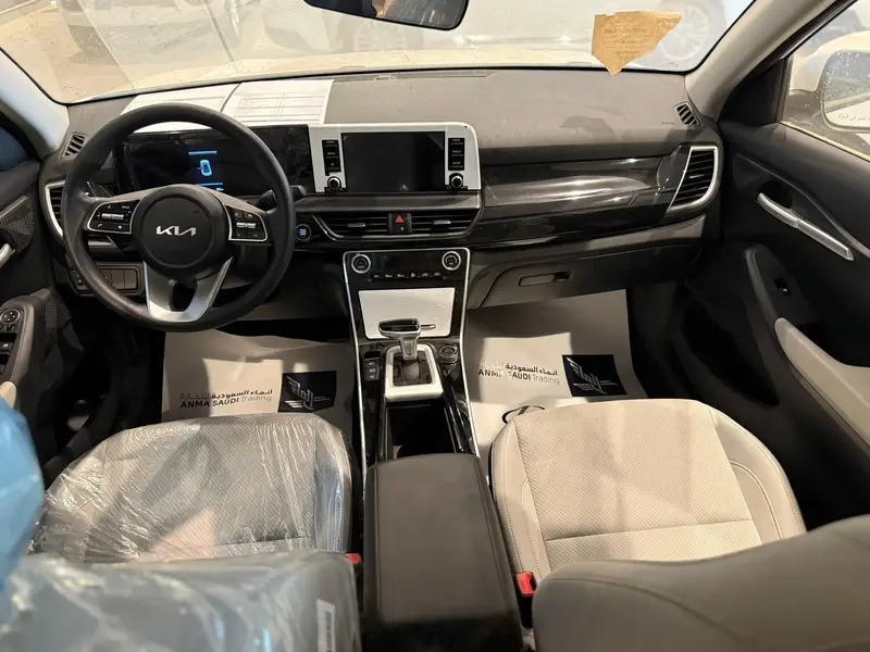 Discover undefined undefined Exterior Interior Images.Find all aspects and details of cars.