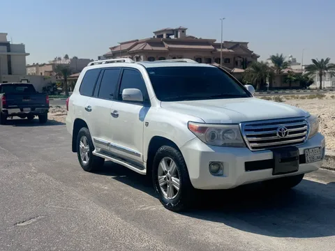 Discover undefined undefined Exterior Interior Images.Find all aspects and details of cars.