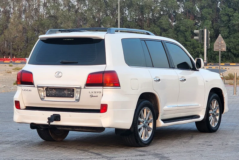 لكزس LX 2010