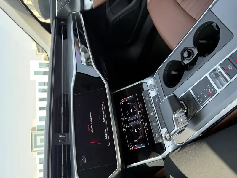 Discover undefined undefined Exterior Interior Images.Find all aspects and details of cars.