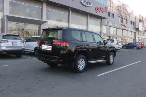Discover undefined undefined Exterior Interior Images.Find all aspects and details of cars.