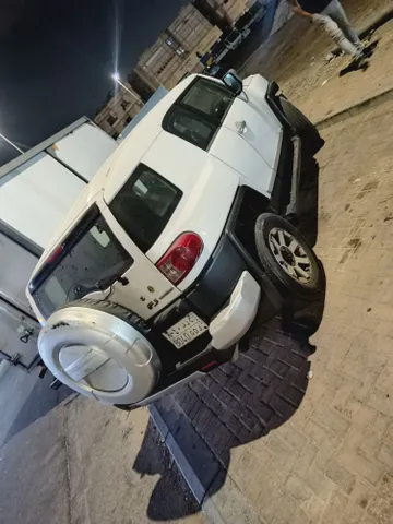 استكشف undefined undefined الصور الخارجية والداخلية. اكتشف جميع جوانب وتفاصيل السيارات.