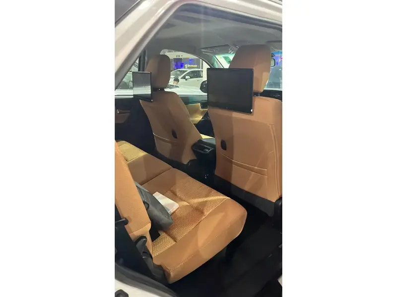 Discover undefined undefined Exterior Interior Images.Find all aspects and details of cars.