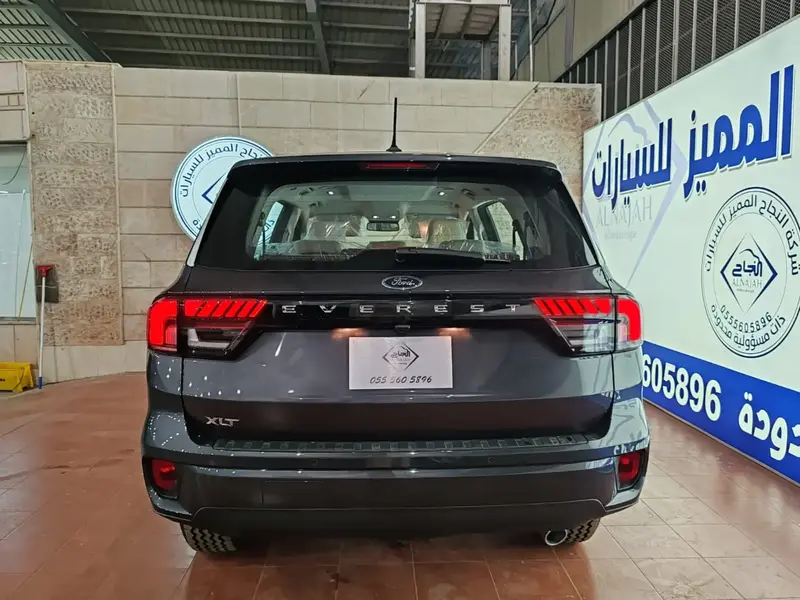 Discover undefined undefined Exterior Interior Images.Find all aspects and details of cars.