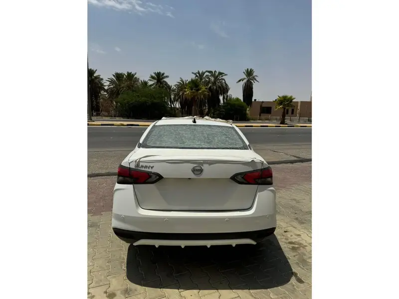 استكشف undefined undefined الصور الخارجية والداخلية. اكتشف جميع جوانب وتفاصيل السيارات.