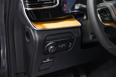 New Jeep Grand Wagoneer 2023