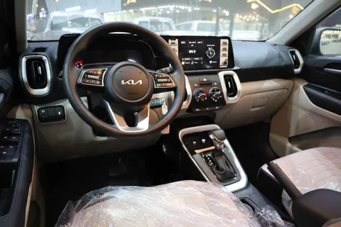 Discover undefined undefined Exterior Interior Images.Find all aspects and details of cars.