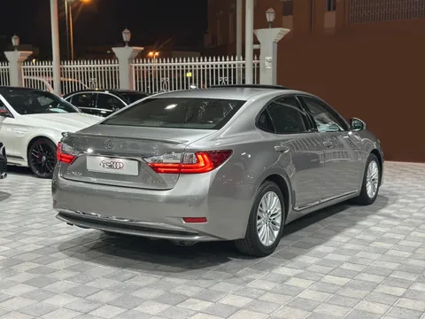 Lexus ES 350 4 door 3.5L 2016