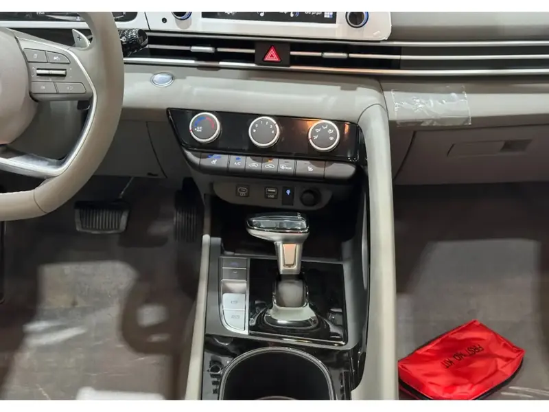 Hyundai Elantra 2025