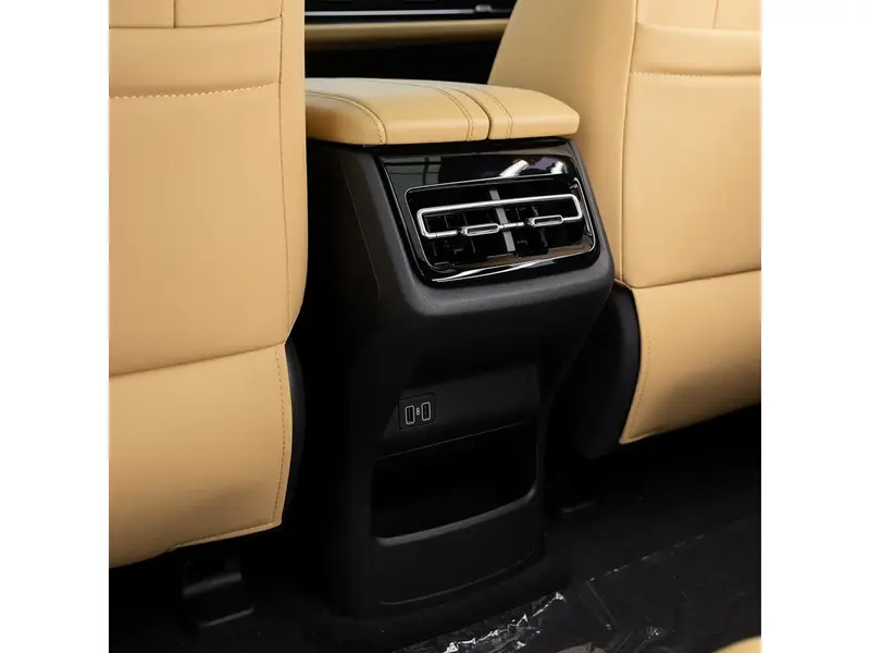 Discover undefined undefined Exterior Interior Images.Find all aspects and details of cars.