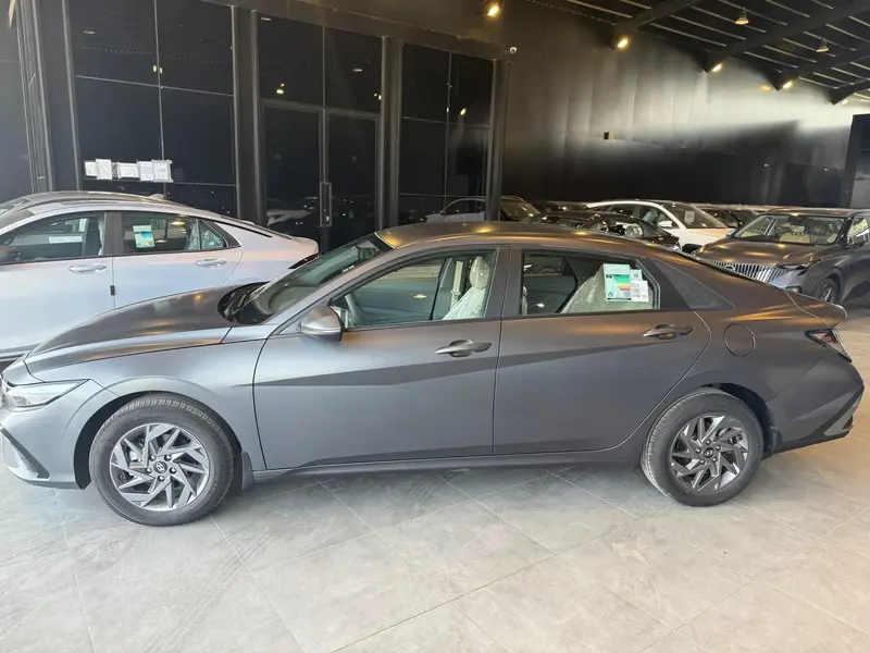 Hyundai Elantra 2025
