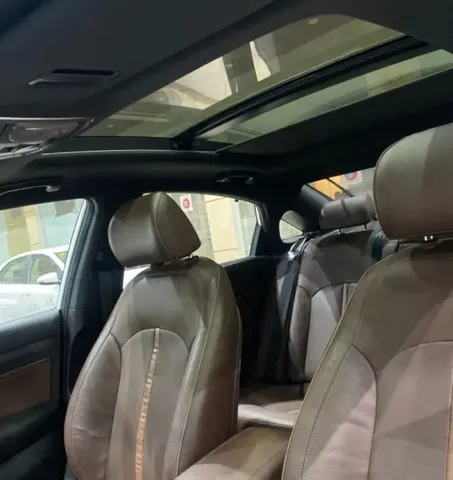 Toyota Camry 2.4 Hybrid XLE 2018