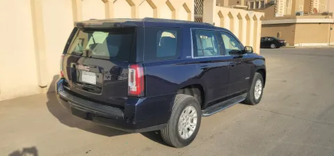استكشف undefined undefined الصور الخارجية والداخلية. اكتشف جميع جوانب وتفاصيل السيارات.