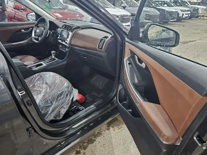 Discover undefined undefined Exterior Interior Images.Find all aspects and details of cars.