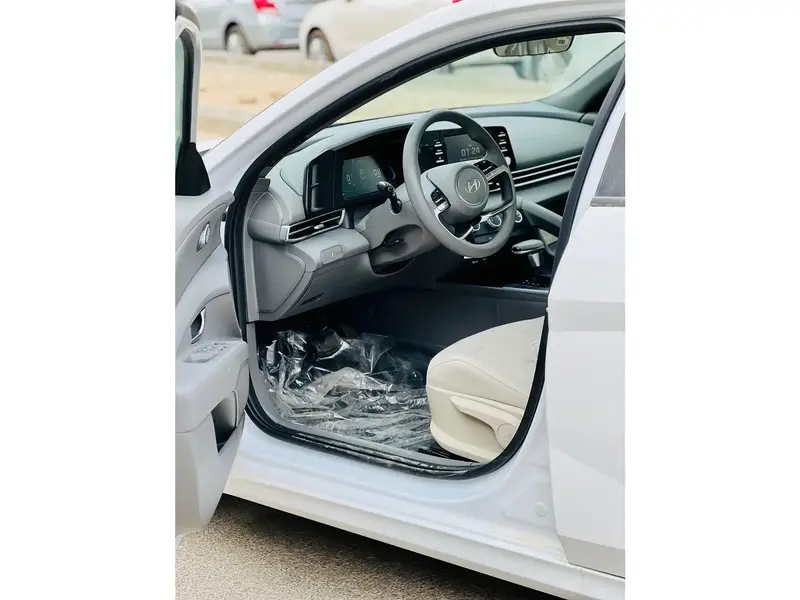 Hyundai Elantra 2025
