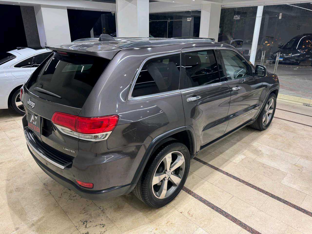 جيب جراند شيروكي 2016