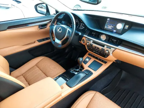 Lexus ES 350 4 door 3.5L 2014