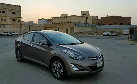 استكشف undefined undefined الصور الخارجية والداخلية. اكتشف جميع جوانب وتفاصيل السيارات.