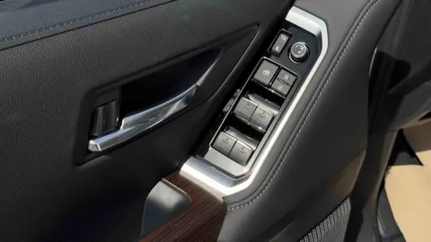 New Toyota Land Cruiser 4.0 GXR 2025